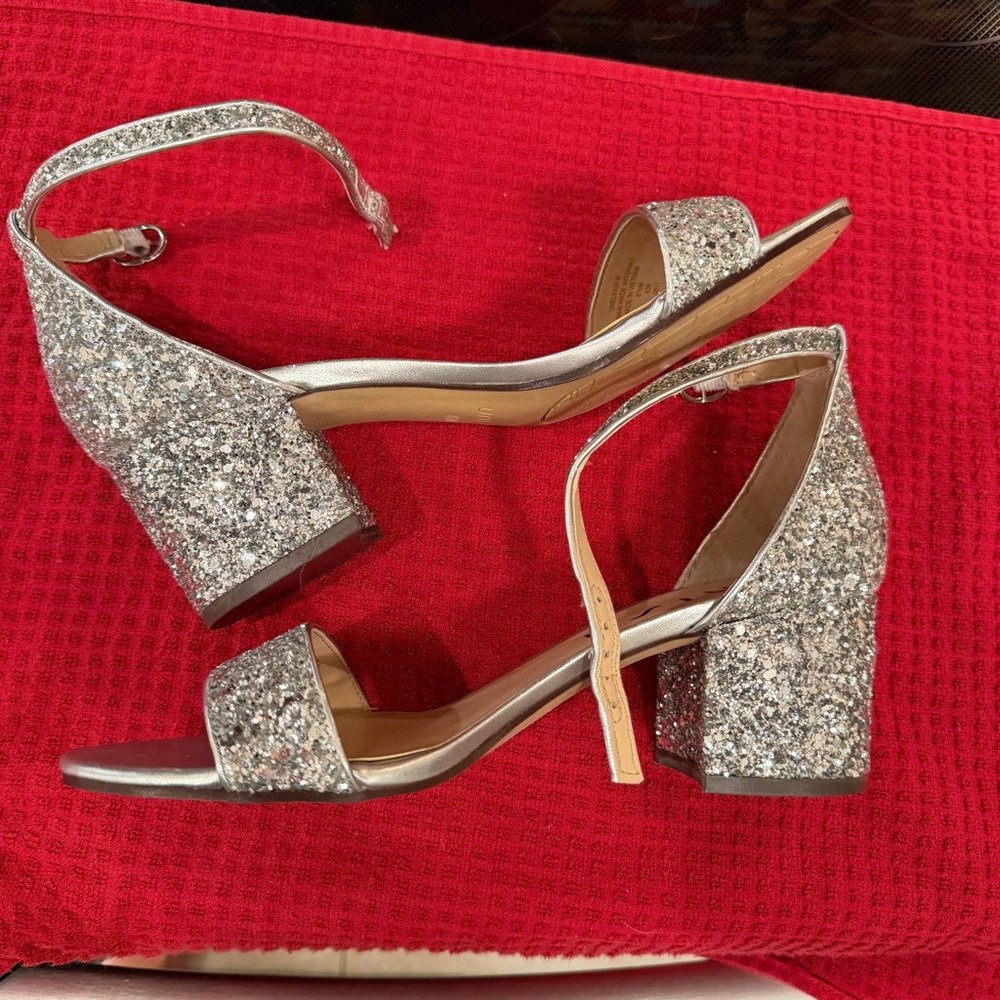 Unisa Glittery Silver Heels NWOT - Picture 4 of 4